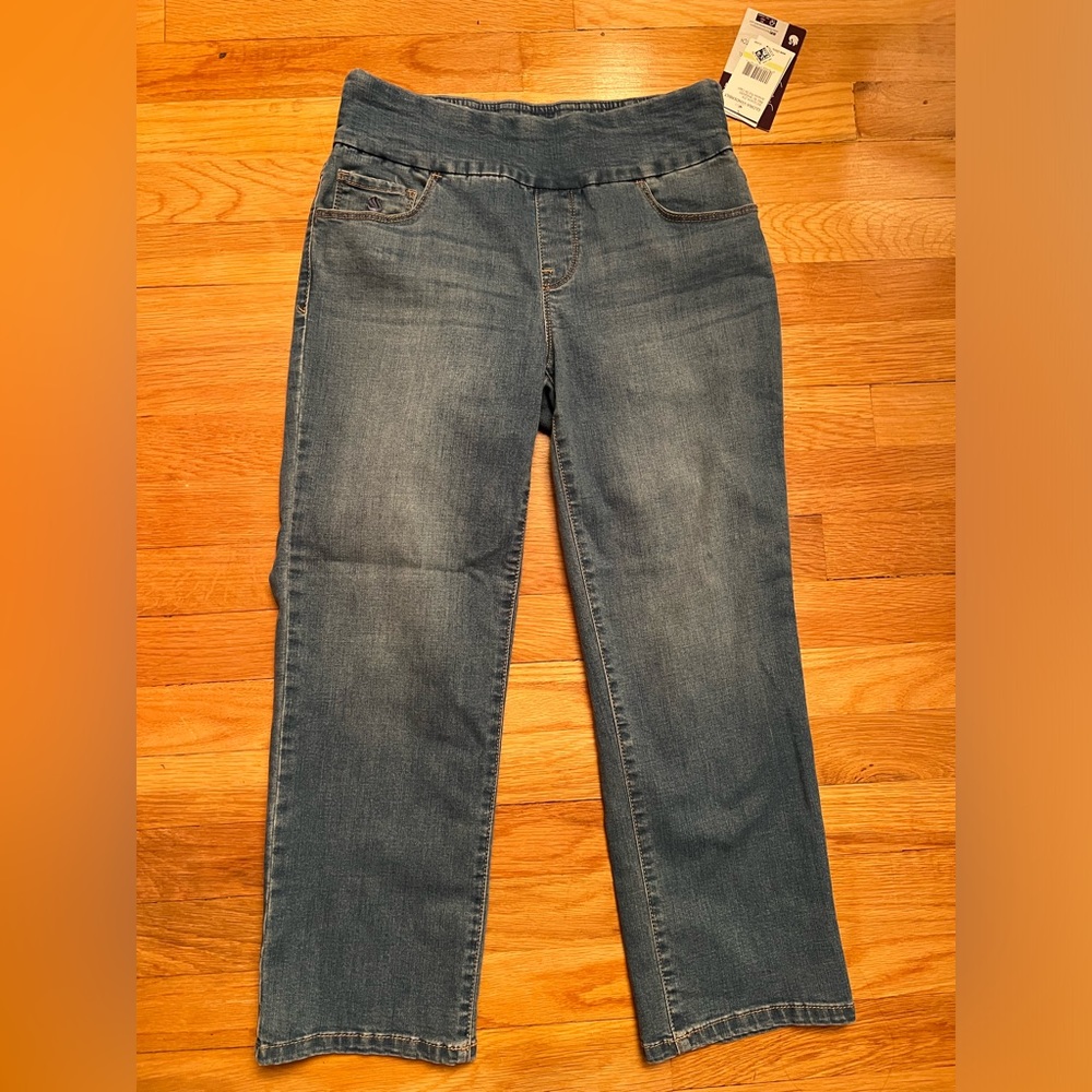 NWT Gloria Vanderbilt pull-on capri jeans size 4